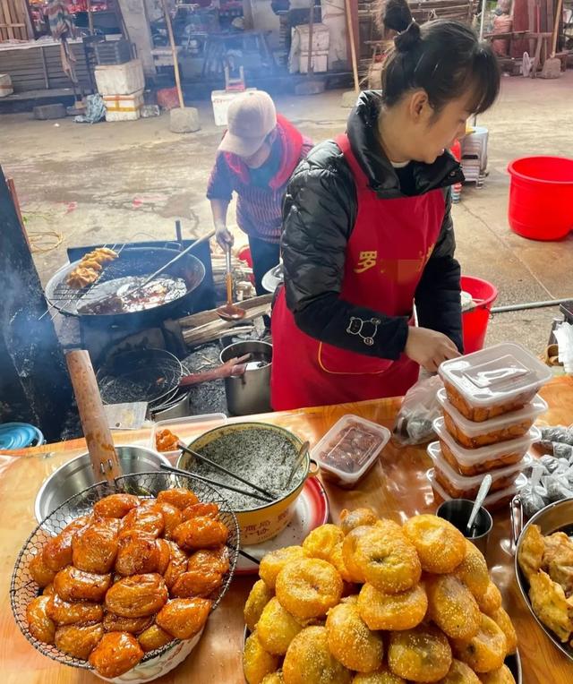 小区菜市场卖什么最吸引人（菜市场卖什么最吸引人的视频）