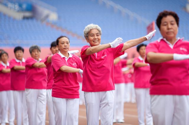 三五个好友微信群名字沙雕（三五个好友微信群名字女）