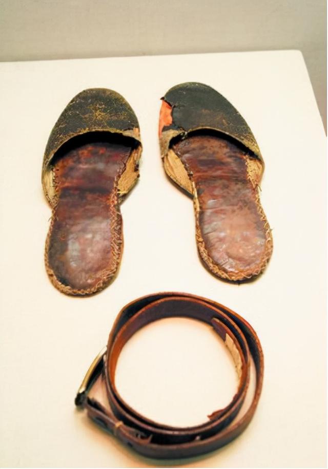 警卫员肖根如回忆毛主席：一双拖鞋穿十几年，晚年最爱故乡瓷器