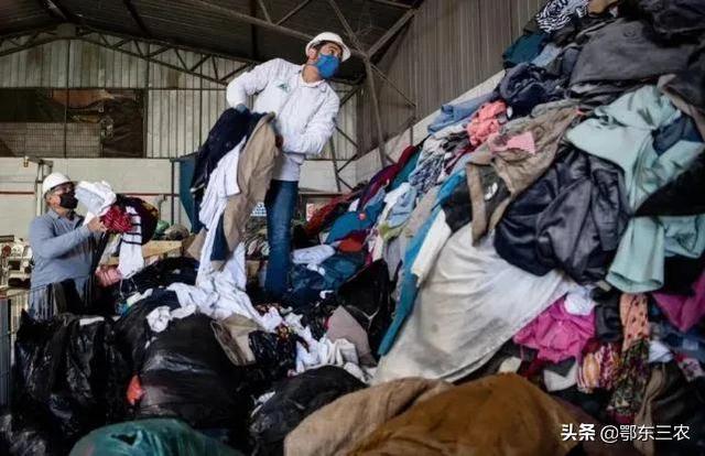 废旧衣服回收厂家多少钱一吨（废品回收旧衣服多少钱一斤）