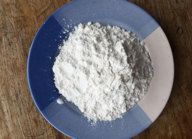 玉米淀粉与面粉的区别（玉米粉和面粉的区别和作用）