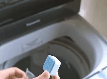 滚筒式洗衣机里面的脏东西怎样清理（滚筒洗衣机里脏东西怎么清理图解）
