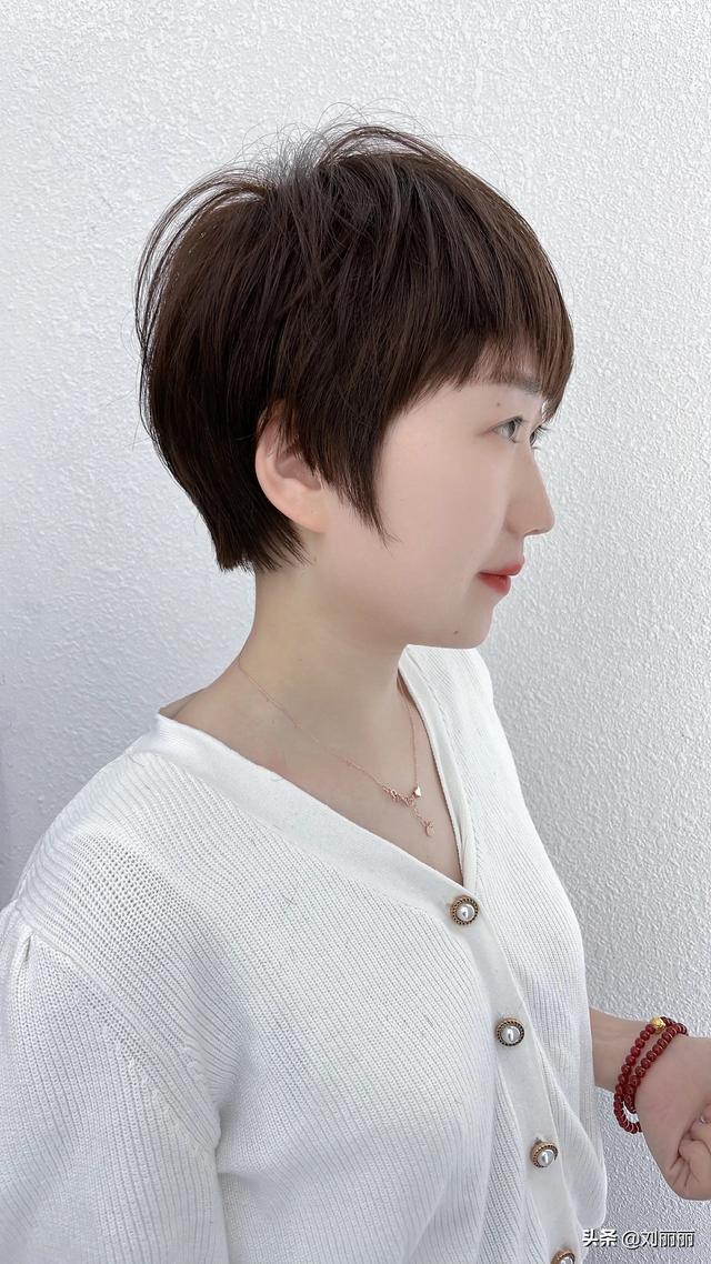 020年减龄波波头短发女图片（波波头短发发型图片女2020）"
