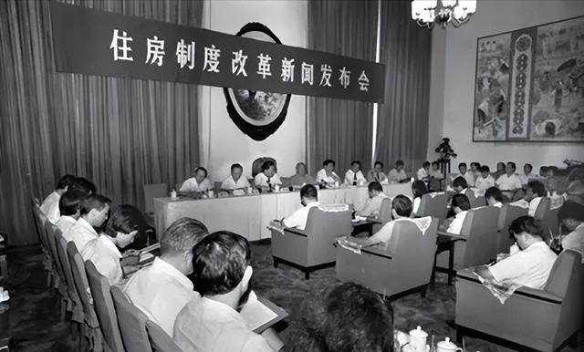 房地产大亨排名前三十老板，中国房地产大亨排名？