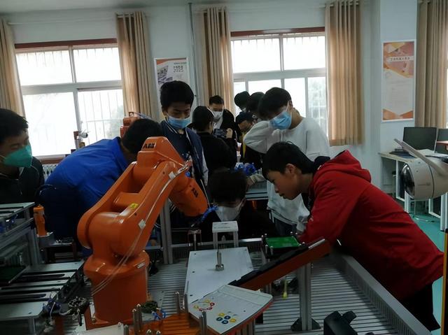 工业机器人培训机构排名前十名（工业机器人培训机构排名前十）