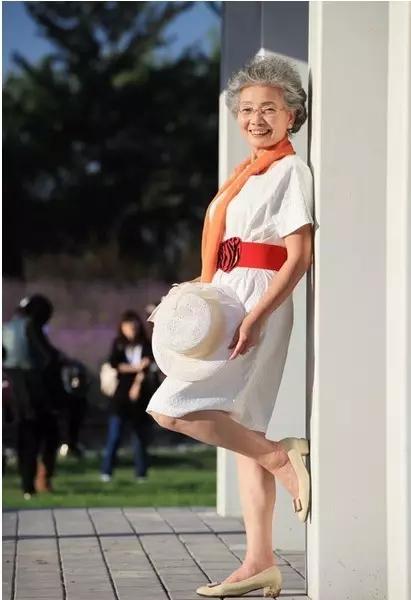 0岁出道，91岁直播带货，这位中国奶奶活成了我们羡慕的老年样子"