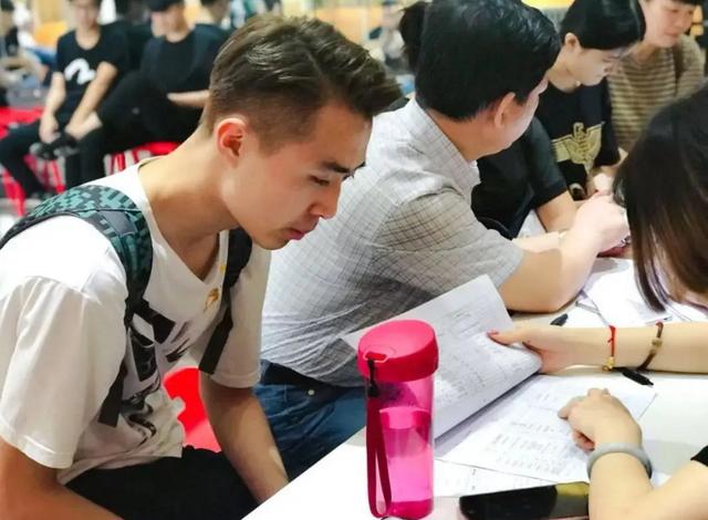 男生学什么技术最挣钱不累呢，男生学什么技术挣钱多？