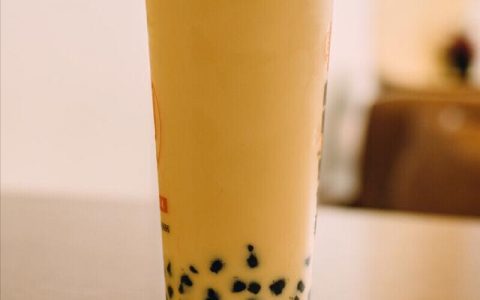 开奶茶店赚钱么，开奶茶店一定赚钱吗？