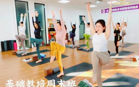 女人练瑜伽照片发朋友圈，练瑜伽发朋友圈的句子？