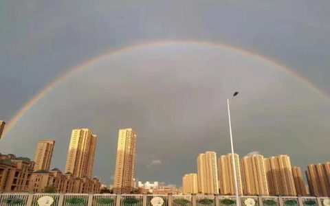 下暴雨的朋友圈说说心情短语，下暴雨的朋友圈说说心情短语图片？